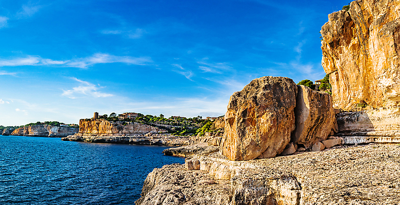 포토 JPG 해외이미지 유럽 바다 섬 여행 건축양식 자연 하늘 파노라마 풍경 사람없음 야외 물 관광지 맑음 바위 거친 스페인 지중해 스페인어 해외포토 자연요소 건축 나라 날씨 촬영기법 돌_바위 생태계 파일형식 이미지허브