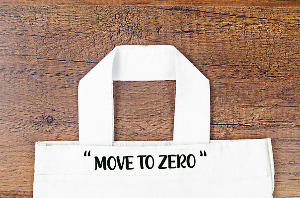 포토 JPG 해외이미지 영어 실내 타이포그라피 사람없음 자연보호 에코 친환경 에코라이프 에코백 친환경제품 제로웨이스트 나무배경 해외포토 문자 라이프스타일 백그라운드 가방 자연 내부 환경 그린캠페인 보호 사회이슈 파일형식 이미지허브