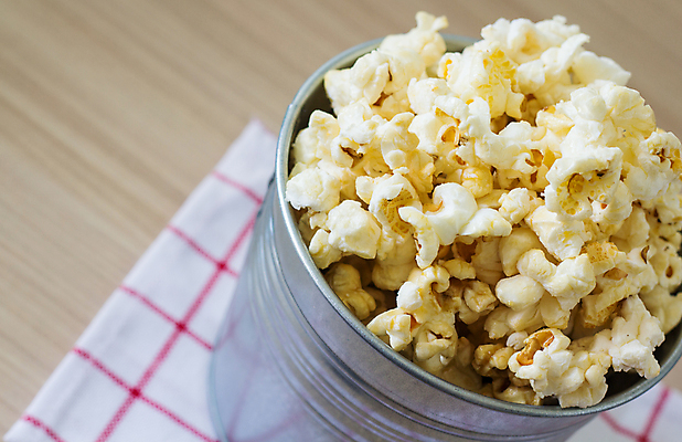 포토 JPG 해외이미지 음식 백그라운드 패스트푸드 옥수수 사람없음 세로 빛 노란색 금속 장비 사발 은색 큼 컨테이너 영화관 철 양동이 영화 속도 상쾌 질감 팝콘 버터 통조림 짠맛 철강 팝 해외포토 감정 산업 컬러 재질 문화예술 곡류 사기그릇 맛 인스턴트 크기 극장 파일형식 이미지허브
