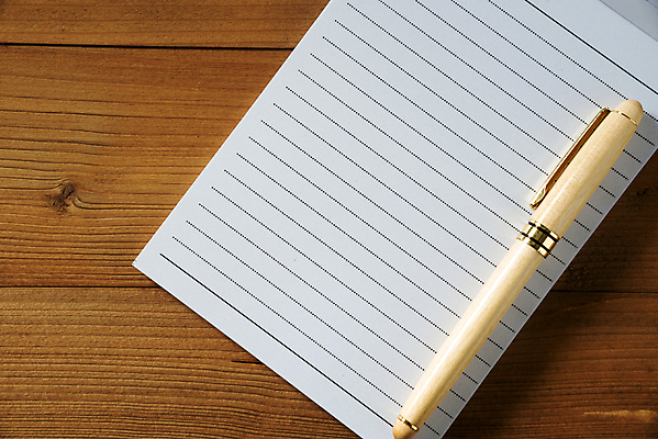 포토 JPG 해외이미지 디자인 교육 종이 백그라운드 비즈니스 학교 탁자 나선형 사람없음 목재 책 사무실 연필 펜 우주 다이어리 쪽지 공책 공백 덮개 메시지 책상 문서 페이지 시트 패드 해외포토 나무 가구 무늬 재료 문구용품 학용품 필기구 사무용품 뚜껑 파일형식 이미지허브