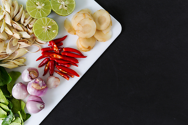 포토 JPG 해외이미지 접시 음식 채소 재료 태국 고추 파프리카 건강 요리 동양인 사람없음 빨간색 초록색 약 노란색 흰색 신선 수프 레몬 허브 향신료 유기농 날것 내추럴 샬롯 해외포토 식물 식기 웰빙 아시아 컬러 과일 의학 양파 인종 향미료 파일형식 이미지허브