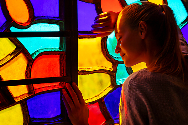 포토 JPG 해외이미지 백인 응시 여자 행복 백그라운드 생각 창문 상상 청소년 유리 표면 추상 주택 실내 창조 미술 한명 사람 성인 내부 장식 컬러풀 교회 평화 고요 기쁨 꿈 기도 얼룩 묘사 명상 질감 스테인드글라스 배려 진짜 몽환 해외포토 서양인 1 시선 감정 컬러 컨셉 무늬 종교건축 재질 문화예술 건물 파일형식 이미지허브