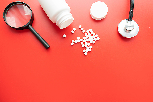 포토 JPG 해외이미지 웰빙 과학 백그라운드 컨셉 청진기 건강 병원 사람없음 치료 빨간색 알약 약 고통 장비 시험 의사 흰색 기구 공구 하트 긴급 맥박 질병 약국 처방 테라피 보험 조제 돌봄 심장병 약사 헬프 항생제 해외포토 모양 교육 감정 컬러 의학 의료기기 모션 뷰티 의료진 도구 도움 만들기 파일형식 이미지허브