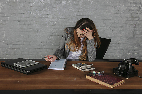 포토 JPG 해외이미지 직업 1 학생 교육 행복 비즈니스 주택 아이디어 기술 한명 사람 앉기 책 사무실 독서 뷰티 계산기 업무 작업 비즈니스우먼 체험 수학 메시지 계산 종업원 경영자 리더 바쁨 비서 고립 세금 회계사 해외포토 여자 감정 컨셉 교과목 모션 문구용품 건물 장비 직장인 파일형식 이미지허브