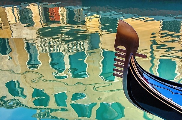 포토 JPG 해외이미지 바다 여행 미술 사람없음 물 빛 도시풍경 여행객 이탈리아 보트 곤돌라 운하 베네치아 해외포토 자연요소 유럽 배_교통 문화예술 사람 풍경 도시 파일형식 이미지허브