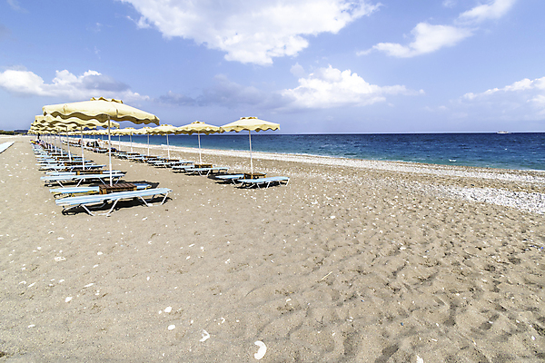 포토 JPG 해외이미지 모래 바다 섬 여행 의자 우산 자연 하늘 휴가 휴식 사람없음 물 파란색 햇빛 태양 여행객 맑음 침대 만 휴게실 지중해 그리스 휴양지 그리스인 가림막 파라다이스 해외포토 자연요소 서양인 유럽 컬러 가구 컨셉 날씨 사람 장소 생태계 파일형식 이미지허브