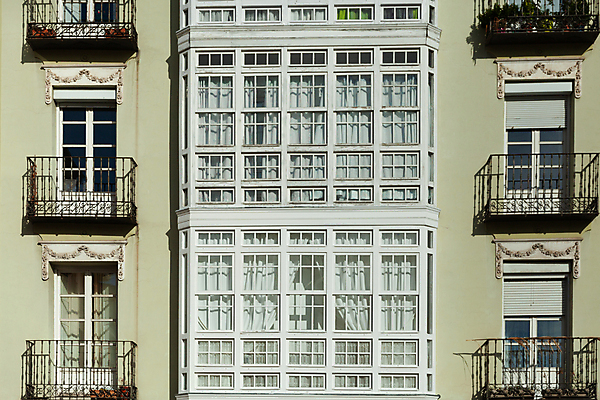 포토 JPG 해외이미지 외관 유럽 여행 건축양식 창문 벽돌 거리 주택 사람없음 야외 건물 도시풍경 성당 교회 탑 발코니 도시 역사 스페인 북쪽 타운 천연기념물 옛날 해외포토 건축물 건축 나라 종교건축 풍경 방향 파일형식 이미지허브