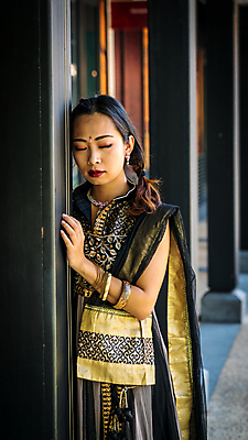 포토 JPG 해외이미지 라이프스타일 옷 여자 포즈 생각 거리 한국 한명 사람 동양인 성인 야외 10대 유행 기댐 중국 고통 슬픔 표현 기둥 도시 고독 인도인 문제 동쪽 배려 스타일링 심각 우울증 직진 혼자 해외포토 외국인 1 건축 감정 아시아 컨셉 모션 청소년 인종 생활 질병 방향 파일형식 이미지허브