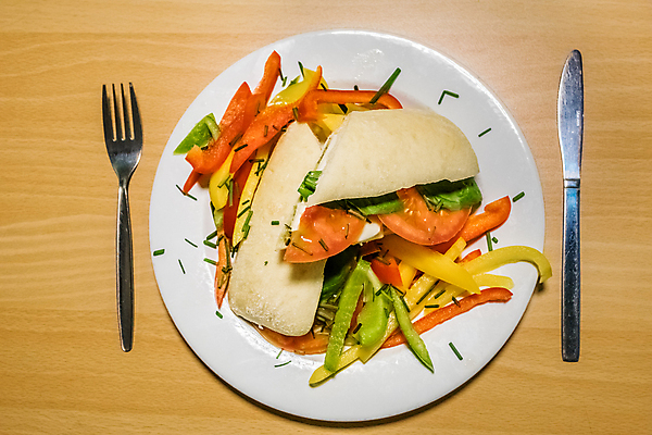 포토 JPG 해외이미지 접시 종이 음식 빵 조각 포크 토마토 채소 치즈 건조 샌드위치 건강 사람없음 가로 컬러풀 식당 식사 이탈리아 샐러드 추위 시골 신선 칼 아침식사 바게트 상추 굽기 레몬 허브 향신료 준비 후추 바질 점심식사 모짜렐라치즈 아티초크 채식주의자 후보 해외포토 식물 식기 유럽 컬러 과일 유제품 상점 구이 채식 향미료 파일형식 이미지허브