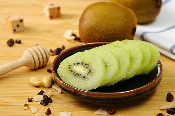 포토 JPG 해외이미지 접시 음식 조각 백그라운드 농업 다이어트 과일 자연 디저트 건강 키위 씨앗 사람없음 목재 초록색 침묵 신선 도자기 선택 달콤 맛 아침식사 자르기 유기농 날것 슬라이스 서빙 암 내추럴 숙성 해외포토 나무 식물 식기 웰빙 산업 컬러 컨셉 재료 모션 식사 소리 질병 생태계 파일형식 이미지허브