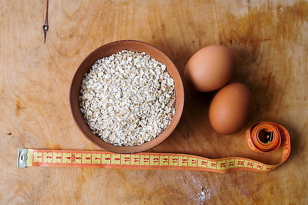 포토 JPG 해외이미지 음식 스포츠 조각 백그라운드 다이어트 재료 자연 탁자 건조 건강 씨앗 사람없음 목재 숫자 우주 식사 흰색 도자기 사발 아침식사 정상 낟알 시리얼 밀 먹기 측정 유기농 날것 칼로리 계량기 내추럴 단백질 뮤즐리 오트밀 채식주의자 귀리 해외포토 나무 식물 문자 웰빙 컬러 가구 모션 곡류 사기그릇 생태계 채식 영양소 파일형식 이미지허브