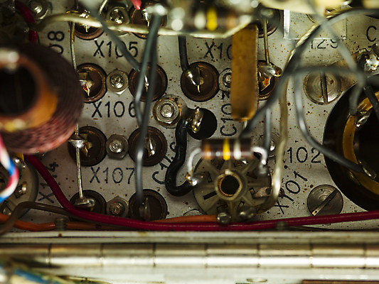 포토 JPG 해외이미지 산업 백그라운드 자동차 사람없음 빨간색 컴퓨터 파티 금속 디지털 자료 힘 기계 장비 공구 네트워크 수리 묘사 오브젝트 라디오 순환 전자 철사 연료 엔진 공학 모터 마더보드 서버 옛날 콘덴서 하드웨어 해외포토 교육 육상교통 컬러 모션 재질 이벤트 전자제품 도구 파일형식 이미지허브