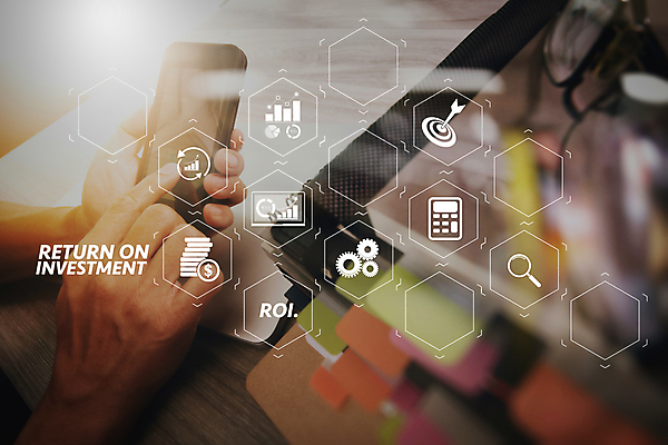 포토 JPG 해외이미지 손 비즈니스 그래프 들기 신체부위 컴퓨터 디지털 스크린 자료 터치 계산기 비즈니스맨 네트워크 주식 투자 해외포토 남자 모션 문구용품 사람 금융 전자제품 장비 직장인 파일형식 이미지허브