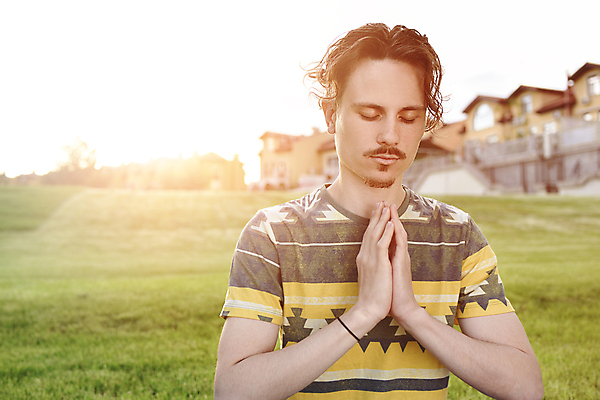 포토 JPG 해외이미지 백인 라이프스타일 공원 남자 포즈 요가 자연 아침 휴식 건강 한명 사람 앉기 성인 야외 운동 햇빛 평화 화목 침묵 일몰 자유 기도 유연 집중 명상 위치 무료 피어싱 아사나자세 해외포토 주간 서양인 1 웰빙 공공시설 컨셉 장신구 모션 생활 태양 노을 소리 요가자세 생태계 파일형식 이미지허브