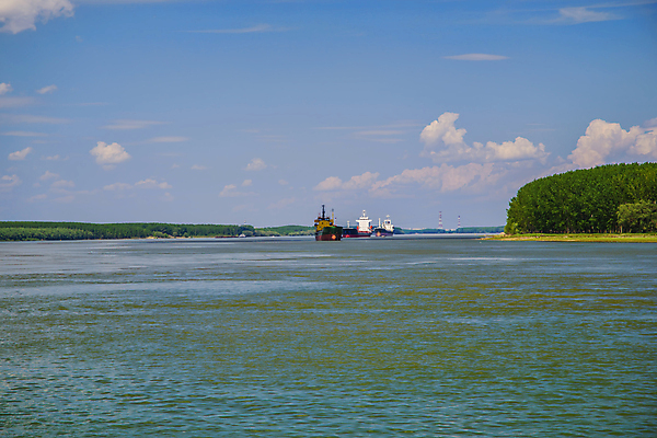 포토 JPG 해외이미지 유럽 산업 파도 비즈니스 교통시설 모션 자연 하늘 항해 사람없음 가로 빨간색 물 강 거래 트럭 화물 잡기 보트 상품 큼 나무상자 컨테이너 기중기 무역 활 함선 상업 무거움 루마니아 네비게이션 부화 다뉴브강 로딩 수입 해외포토 자연요소 나라 바다 컬러 교통 배_교통 자동차 상자 운송업 중장비 무게 크기 시설 생태계 파일형식 이미지허브