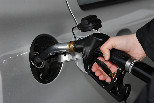 포토 JPG 해외이미지 손 도로 돈 비즈니스 교통시설 자동차 하늘 추상 새로움 성인 사람없음 건물 빨간색 초록색 파란색 상점 검은색 힘 에너지 도시 역 휘발유 야간 계산대 서비스 사인 복고 연료 가스 호스 계량기 펌프 모터 노즐 디젤 옛날 자동 차고 해외포토 자연요소 건축물 길 육상교통 컬러 교통 컨셉 무늬 사람 신체부위 재산 석유 시설 파일형식 이미지허브