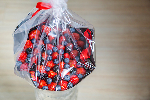 포토 JPG 해외이미지 열매 음식 꽃다발 백그라운드 다이어트 과일 자연 딸기 휴가 디저트 아이디어 건강 선물 사람없음 장식 빨간색 여름 뷰티 축하 신선 달콤 맛 혼합 오브젝트 에코 유기농 블루베리 블랙베리 내추럴 구성 숙성 채식주의자 비건 해외포토 식물 웰빙 계절 꽃 컬러 컨셉 환경 생태계 채식 파일형식 이미지허브