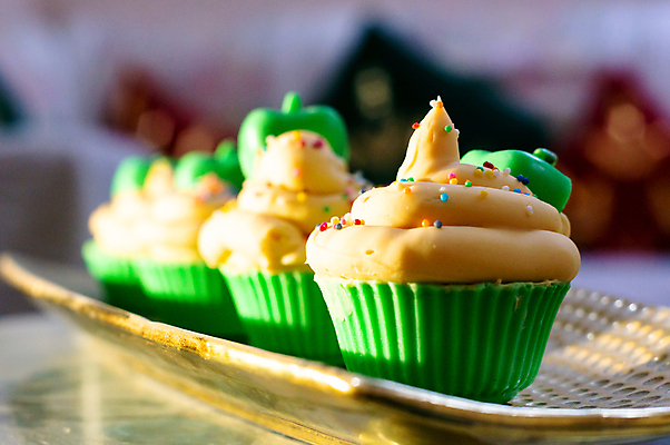 포토 JPG 해외이미지 잡화 음식 백그라운드 크리스마스 비즈니스 휴가 디저트 선물 사람없음 장식 가로 컬러풀 파티 판매 세일 과자 케이크 상점 초콜릿 축제 카트 카페 빵집 축하 생일 선택 달콤 맛 아침식사 구매 설탕 컵케이크 크림 상업 보케 머핀 비누 핸드메이드 카피스페이스 해외포토 기념일 빵 컬러 컨셉 이벤트 쇼핑 위생용품 식사 공백 파일형식 이미지허브