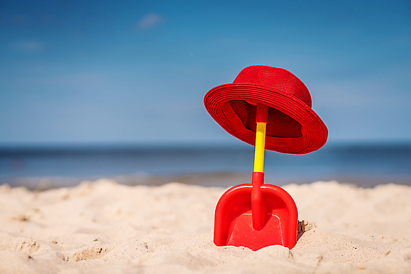 포토 JPG 해외이미지 라이프스타일 어린이 모래 바다 가족 휴가 휴식 따뜻함 사랑 풍경 사람없음 빨간색 물 여름 컬러풀 장난감 햇빛 노란색 맑음 활발 기쁨 뜨거움 칼날 플라스틱 모래언덕 삽 심볼 휴양지 밀짚 단절 완벽 해외포토 자연요소 계절 감정 컬러 컨셉 관계 재질 날씨 사람 생활 태양 장소 짚 언덕 파일형식 이미지허브