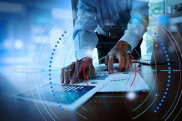 포토 JPG 해외이미지 손 남자 비즈니스 그래프 한명 상반신 앞모습 노트북 컴퓨터 글로벌 사무실 디지털 스크린 정보 작업 비즈니스맨 네트워크 경영 프로젝트 성인남자한명만 해외포토 1 뷰포인트 사람 신체부위 전자제품 직장인 남자한명만 성인남자만 파일형식 이미지허브