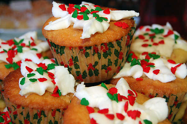 포토 JPG 해외이미지 음식 크리스마스 과일 손가락 디저트 사람없음 빨간색 초록색 빛 케이크 달콤 맛 혼합 작음 컵케이크 굽기 먹기 뿌리기 부드러움 토핑 층 성분 토막 해외포토 손 기념일 컬러 컨셉 모션 감각 크기 구이 파일형식 이미지허브