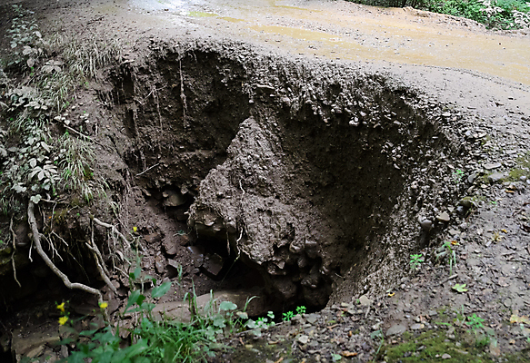 포토 JPG 해외이미지 도로 길 지구 모래 파도 포즈 백그라운드 부분 자동차 태국 자연 산 거리 바닥 사람없음 골짜기 맑음 손상 회색 가을 조약돌 구멍 가장자리 떨어짐 위험 아스팔트 사건 질감 웅덩이 점토 진흙 내추럴 방법 수도교 콘크리트 폐수 해외포토 계절 아시아 육상교통 바다 컬러 컨셉 교통시설 날씨 돌_바위 다리_건축물 환경오염 둘레 생태계 파일형식 이미지허브