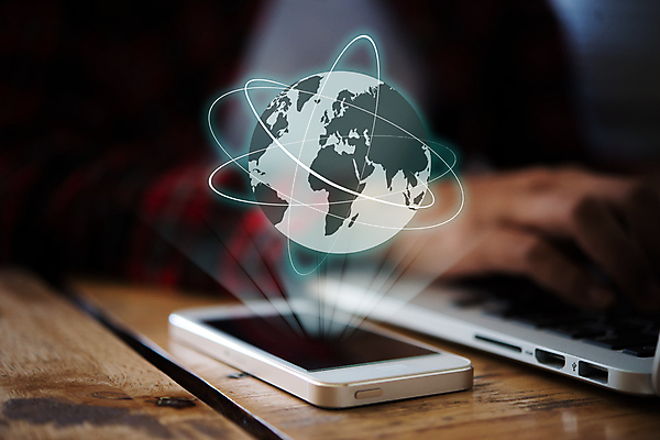 포토 JPG 해외이미지 손 컨셉 인터넷 비즈니스 모바일 미래 새로움 기술 사람없음 노트북 스마트폰 세계 글로벌 알약 디지털 스크린 모니터 장비 비즈니스맨 네트워크 연결 무선전화기 멀티미디어 패드 혁명 마케팅 소셜 인터페이스 프로그램 가상 해외포토 남자 신체부위 전자제품 핸드폰 스마트기기 컴퓨터 약 직장인 전화기 파일형식 이미지허브