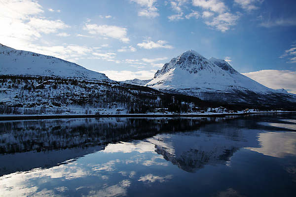 포토 JPG 해외이미지 바다 섬 겨울 자연 산 노르웨이 풍경 사람없음 물 대서양 2월 스칸디나비아 해외포토 자연요소 계절 유럽 날짜 생태계 파일형식 이미지허브
