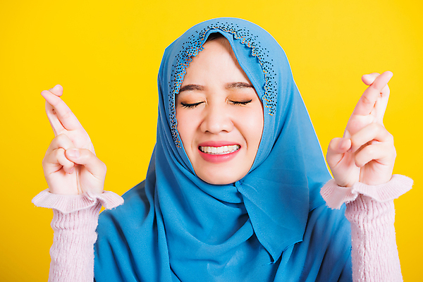 포토 JPG 해외이미지 1 전통 여자 행복 얼굴 백그라운드 십자가 손가락 태국 한명 미소 사람 동양인 손짓 뷰티 노란색 희망 표현 행운 이슬람교 사인 긍정 인도네시아 말레이시아 교차 고립 미신 아랍어 해외포토 손 감정 아시아 종교 컬러 컨셉 모션 표정 인종 신체부위 파일형식 이미지허브