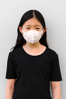 포토 JPG 해외이미지 얼굴 어린이 가면 한명 동양인 열 수비 바이러스 보호 질병 감염 인플루엔자 전염병 해외포토 1 컨셉 의학 모션 사람 인종 신체부위 파일형식 이미지허브
