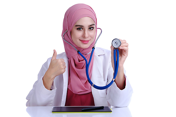 포토 JPG 해외이미지 직업 라이프스타일 응시 여자 청진기 실내 건강 병원 한명 서기 미소 사람 성인 가로 약 건강관리 자료 환자 간호사 의사 정보 대표 이슬람교 서비스 보여주기 적재 독립 돌봄 서류판 인턴 해외포토 1 시선 종교 비즈니스 의학 의료기기 모션 표정 관리 내부 생활 사무용품 의료진 파일형식 이미지허브