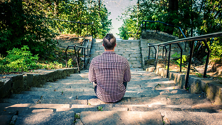 포토 JPG 해외이미지 라이프스타일 남자 거리 사람 앉기 소년 사람없음 야외 계단 어둠 외침 고통 슬픔 바위 표현 도시 모서리 좌절 질병 고민 문제 긴장 단계 그런지 우울증 위기 혼자 해외포토 감정 어린이 컨셉 의학 모션 생활 소리 돌_바위 파일형식 이미지허브