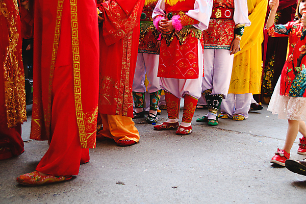 포토 JPG 해외이미지 전통 옷 아시아 종교 문화 여행 휴가 거리 함께함 사람 동양인 사람없음 야외 컬러풀 축제 모임 축하 군중 베트남 행진 해외포토 나라 컬러 컨셉 모션 인종 동남아시아 파일형식 이미지허브