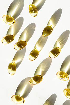 포토 JPG 해외이미지 사람없음 알약 노란색 건강관리 흰색 낟알 영양제 오메가 항생제 해외포토 컬러 건강 관리 약 파일형식 이미지허브