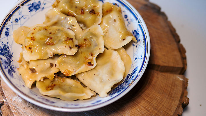 포토 JPG 해외이미지 전통 접시 음식 백그라운드 포크 재료 부분 탁자 파스타 육류 돼지고기 요리 사람없음 목재 주방 식사 저녁식사 이탈리아 소고기 흰색 시골 신선 사발 맛 가득함 크림 향신료 준비 반죽 밀가루 향 레시피 후추 점심식사 폭식 경단 라비올리 러시아인 삶기 시베리아 우크라이나 전국 핸드메이드 해외포토 서양인 나무 식기 유럽 컬러 가구 컨셉 식재료 서양음식 사기그릇 가루 향미료 파일형식 이미지허브