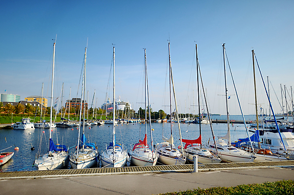 포토 JPG 해외이미지 호수 스포츠 바다 여행 요트 교통시설 낚시 휴가 휴식 항해 덴마크 사람없음 물 여름 파란색 햇빛 태양 항구 침묵 보트 가장자리 고급 크루즈 방파제 함선 상업 장면 포트 스칸디나비아 코펜하겐 해외포토 자연요소 계절 공공시설 컬러 교통 컨셉 배_교통 레저 북유럽 소리 둘레 시설 파일형식 이미지허브