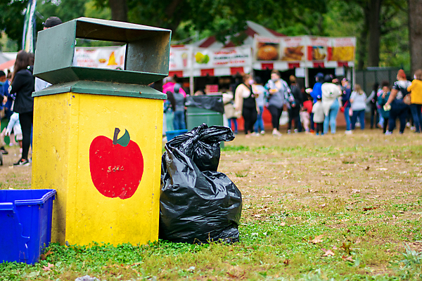 포토 JPG 해외이미지 공원 선 음식 미술 사람 잔디 사람없음 야외 컬러풀 노란색 재활용 쓰레기통 게임 그리기 재산 사과 폐기물 공평 해외포토 식물 공공시설 컬러 과일 모션 놀이 문화예술 금융 쓰레기 친환경 파일형식 이미지허브
