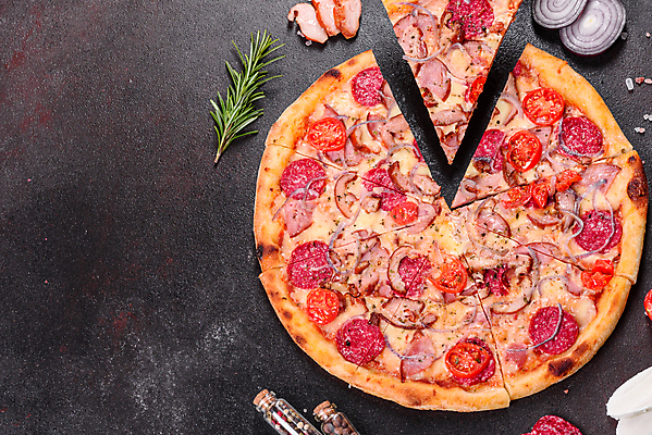 포토 JPG 해외이미지 전통 음식 조각 백그라운드 토마토 채소 탁자 치즈 피자 패스트푸드 육류 요리 사람없음 목재 식당 식사 저녁식사 버섯 이탈리아 껍질 시골 뜨거움 소시지 닫기 이탈리아음식 맛 정상 굽기 허브 속도 매움 햄 레시피 후추 바질 모짜렐라치즈 살라미 페퍼로니 해로움 핸드메이드 해외포토 나무 식물 유럽 가구 컨셉 식재료 재료 모션 유제품 서양음식 상점 가공식품 인스턴트 구이 향신료 파일형식 이미지허브