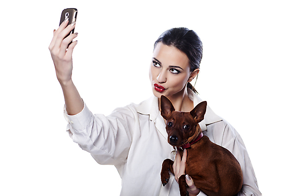 포토 JPG 해외이미지 동물 백인 모델 여자 행복 얼굴 포즈 백그라운드 관계 모바일 오리 한명 미소 사람 스마트폰 반려동물 뷰티 유행 카메라 사진촬영 우정 기쁨 흰색 잡기 개 그림 주인 고립 셀프 해외포토 서양인 1 감정 컬러 포유류 모션 조류 표정 신체부위 친구 전자제품 핸드폰 스마트기기 촬영 파일형식 이미지허브