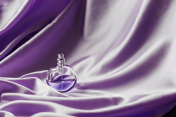 포토 JPG 해외이미지 실내 사람없음 뷰티 화장품 실크 향수 보라색배경 해외포토 백그라운드 내부 보라색 직물 파일형식 이미지허브