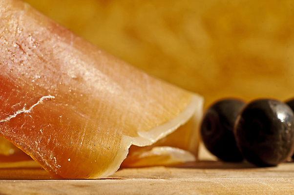 포토 JPG 해외이미지 음식 백그라운드 포크 건강 육류 돼지고기 사람없음 검은색 저녁식사 소시지 스페인 애피타이저 지중해 올리브 햄 부드러움 스페인어 전문 해외포토 식기 열매 유럽 바다 컬러 식재료 식사 감각 가공식품 파일형식 이미지허브