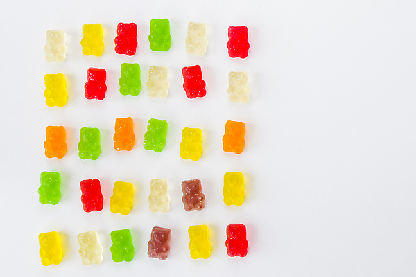 포토 JPG 해외이미지 실내 사람없음 달콤 흰배경 일렬 젤리 곰모양 해외포토 모양 백그라운드 곰 디저트 내부 흰색 맛 파일형식 이미지허브