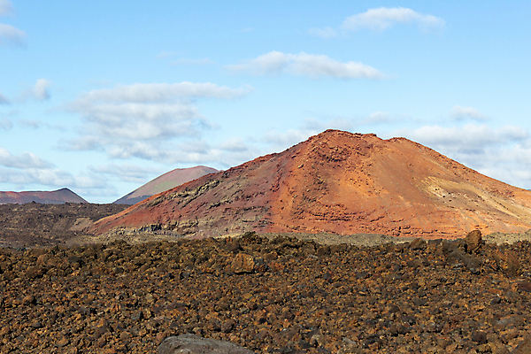 포토 JPG 해외이미지 바다 섬 여행 밭 휴가 산 주택 파노라마 사람없음 빨간색 물 관광지 컬러풀 햇빛 갈색 흰색 스페인 언덕 즐거움 화산 용암 대서양 산맥 해외포토 자연요소 감정 유럽 컬러 농업 촬영기법 건물 태양 파일형식 이미지허브