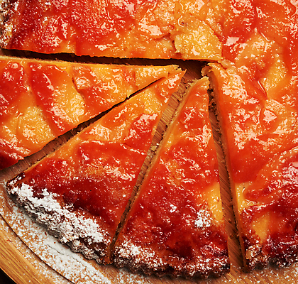 포토 JPG 해외이미지 디저트 실내 근접촬영 사람없음 달콤 나무받침 슈가파우더 애플파이 해외포토 음식 뷰포인트 내부 목재 맛 받침대 파이_빵 파일형식 이미지허브