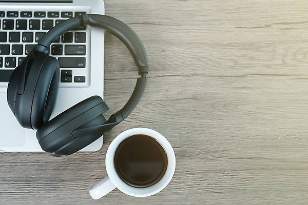 포토 JPG 해외이미지 커피 백그라운드 컨셉 인터넷 비즈니스 탁자 직장 사람없음 목재 컵 노트북 컴퓨터 사무실 우주 스크린 검은색 공책 공백 머그컵 키보드 업무 작업실 플랫 정상 디자이너 책상 위치 해외포토 나무 직업 식기 음료 컬러 가구 회사 재료 문구용품 전자제품 작업 파일형식 이미지허브