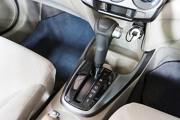 포토 JPG 해외이미지 디자인 공원 교통시설 자동차 실내 사람없음 내부 장비 운전 바퀴 기다림 P 고급 묘사 잠금 전염 기어 자동 제어 해외포토 알파벳 공공시설 육상교통 교통 컨셉 모션 질병 시설 보안 감염 파일형식 이미지허브