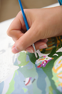 포토 JPG 해외이미지 손 들기 근접촬영 신체부위 붓 색칠 그리기 해외포토 뷰포인트 모션 사람 파일형식 이미지허브