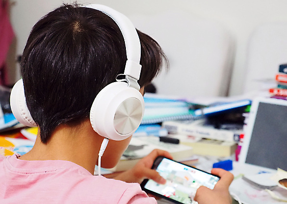 포토 JPG 해외이미지 직업 비즈니스 성공 거리 함께함 사람없음 스마트폰 거래 시험 가격 준비 대출 복권 소셜미디어 제의 해외포토 교육 컨셉 금융 핸드폰 스마트기기 파일형식 이미지허브