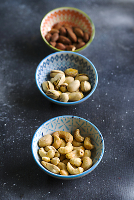 포토 JPG 해외이미지 음식 백그라운드 다이어트 재료 건조 맥주 건강 씨앗 사람없음 빨간색 초록색 컬러풀 갈색 노란색 견과류 흰색 그룹 사발 맛 인스턴트 혼합 굽기 유기농 파란배경 날것 땅콩 아몬드 내추럴 단백질 채식주의자 캐슈넛 피스타치오 해외포토 식물 웰빙 컬러 컨셉 주류 파란색 사기그릇 구이 채식 영양소 파일형식 이미지허브