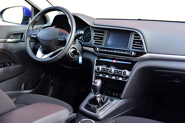 포토 JPG 해외이미지 스튜디오촬영 디자인 지도 의자 교통시설 자동차 실내 안전 사람없음 내부 소리 장비 운전 벨트 뜨거움 운전사 고급 수리 핸들 가죽 라디오 승객 시스템 네비게이션 위로 계기판 자동 제어 스타일 해외포토 직업 잡화 육상교통 가구 교통 컨셉 모션 전자제품 시설 파일형식 이미지허브